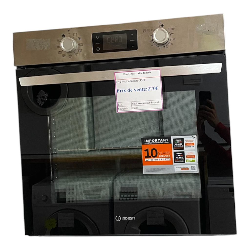 Four encastrable Indesit Neuf FXJP6