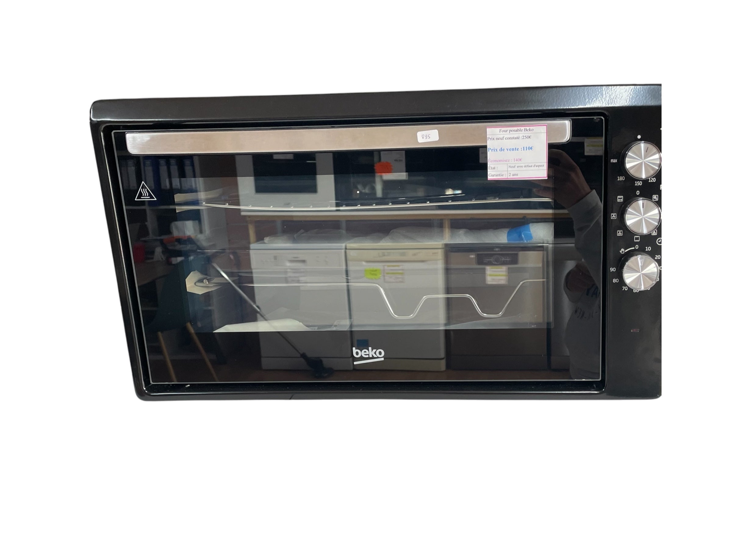 Four posable Beko MD44EN1010